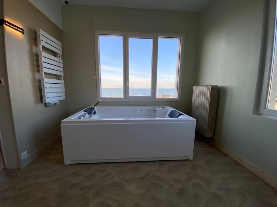 Spa Privatif Face Mer Riva Romantic & Spa Ouistreham Bagian luar foto