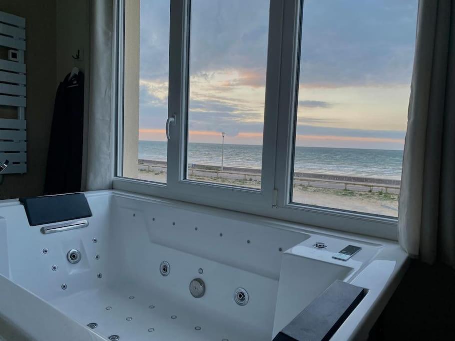 Spa Privatif Face Mer Riva Romantic & Spa Ouistreham Bagian luar foto